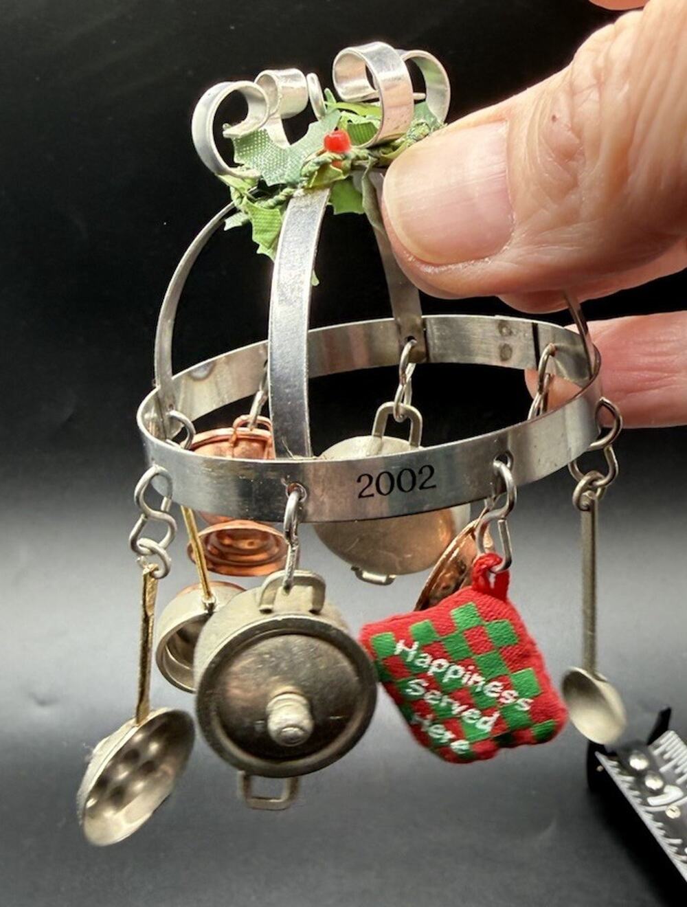 Hallmark Ornament Christmas In The Kitchen 2002 Pot Pan Hanger No Box LO20